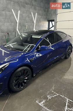 Седан Tesla Model 3 2023 в 