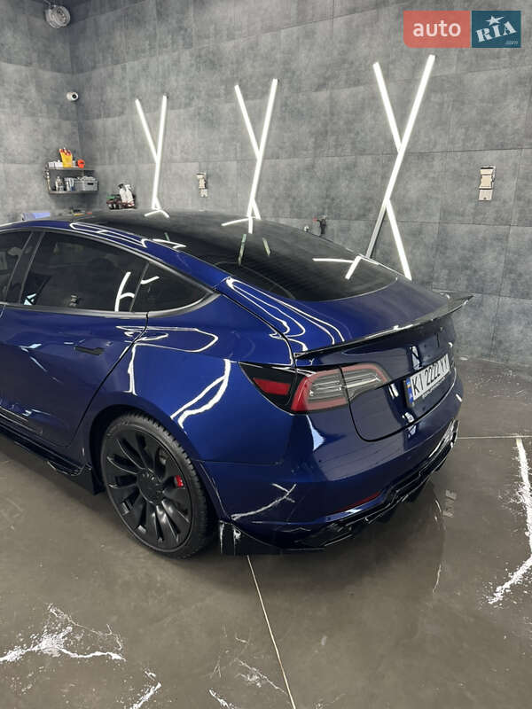 Седан Tesla Model 3 2023 в Білій Церкві