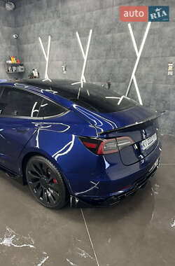 Седан Tesla Model 3 2023 в 