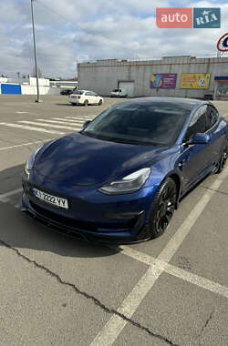 Седан Tesla Model 3 2023 в 