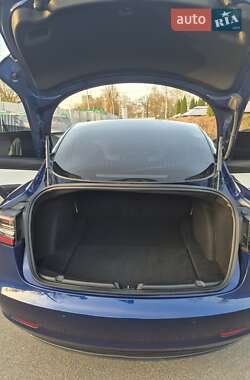 Седан Tesla Model 3 2019 в 