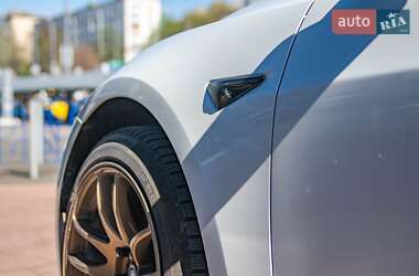 Седан Tesla Model 3 2019 в 