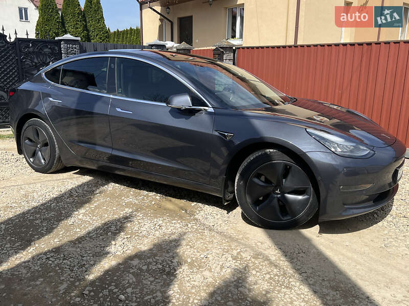 Седан Tesla Model 3 2018 в Самборе