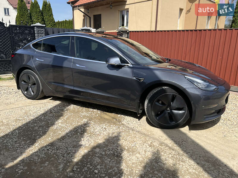Седан Tesla Model 3 2018 в Самборе