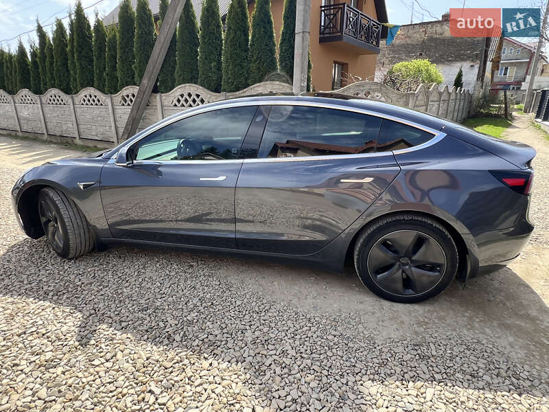 Седан Tesla Model 3 2018 в Самборе