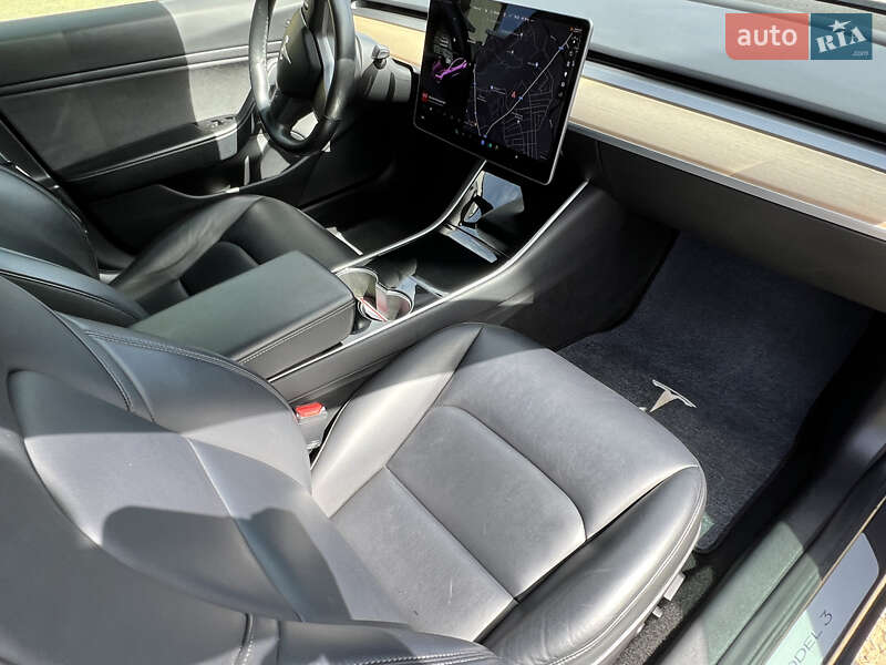 Седан Tesla Model 3 2018 в Самборе