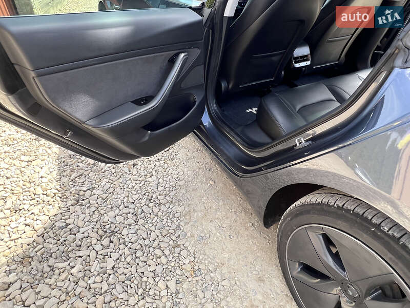 Седан Tesla Model 3 2018 в Самборе