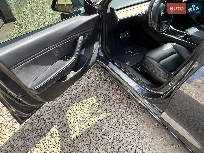 Седан Tesla Model 3 2018 в Самборе