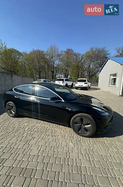 Седан Tesla Model 3 2020 в 