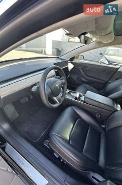 Седан Tesla Model 3 2020 в 
