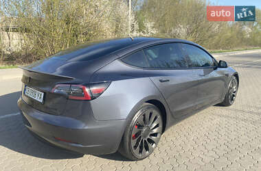 Седан Tesla Model 3 2022 в 