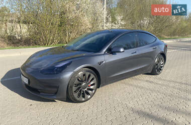 Седан Tesla Model 3 2022 в 
