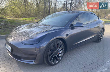 Седан Tesla Model 3 2022 в 
