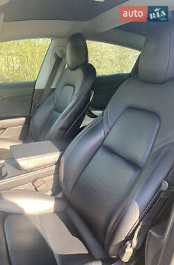 Седан Tesla Model 3 2022 в 