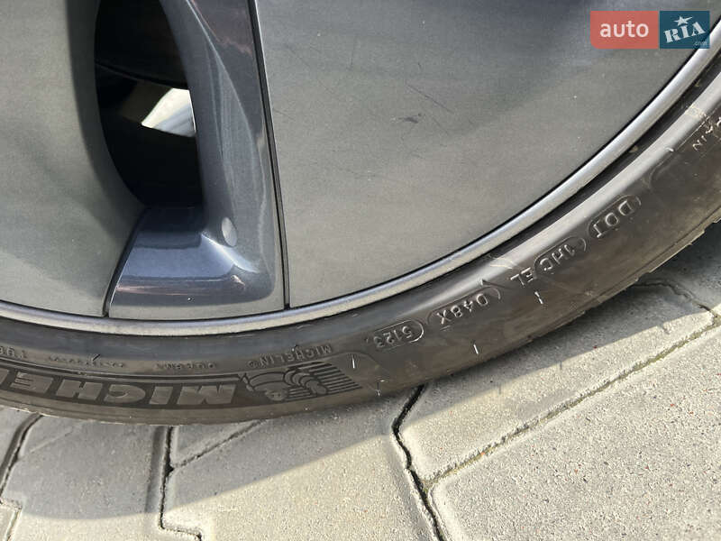 Седан Tesla Model 3 2019 в Стрые