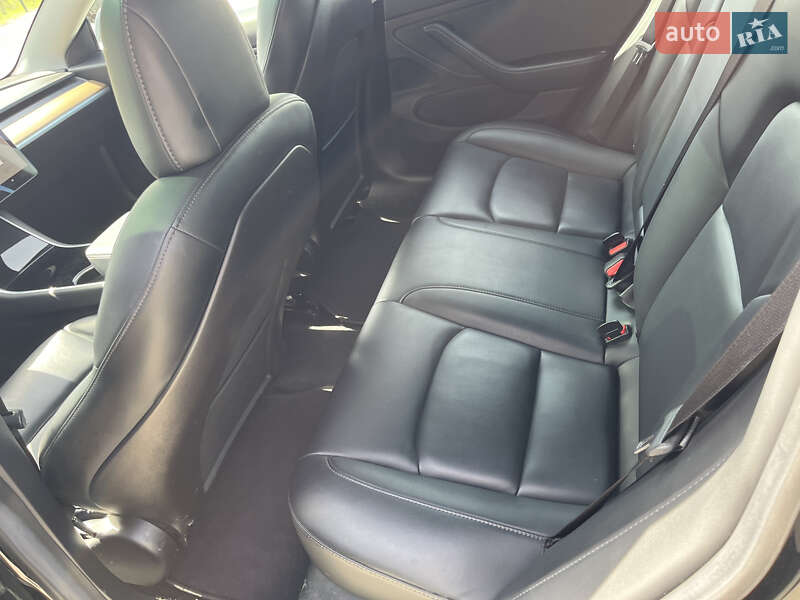 Седан Tesla Model 3 2019 в Стрые