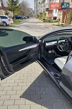 Седан Tesla Model 3 2022 в 