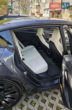 Седан Tesla Model 3 2022 в 