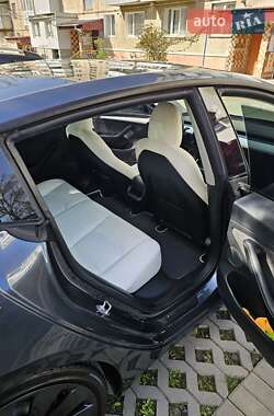 Седан Tesla Model 3 2022 в 