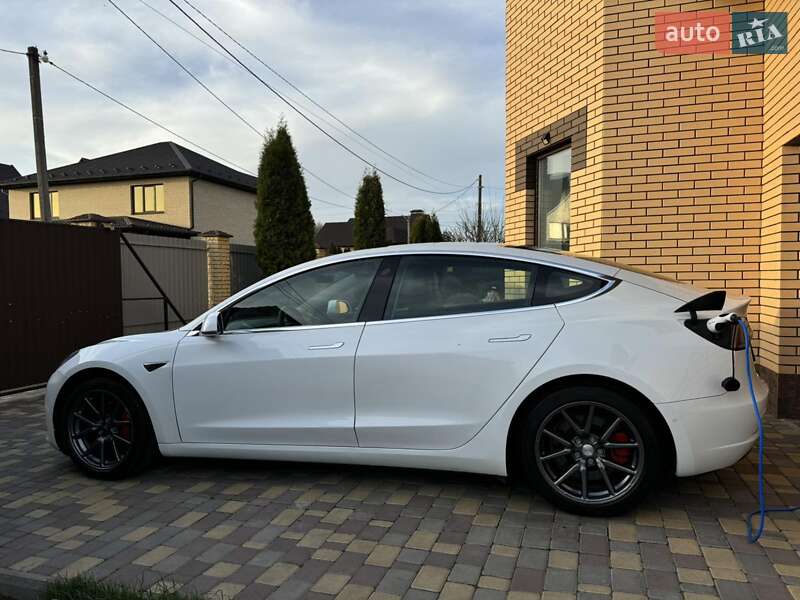 Седан Tesla Model 3 2020 в Вінниці