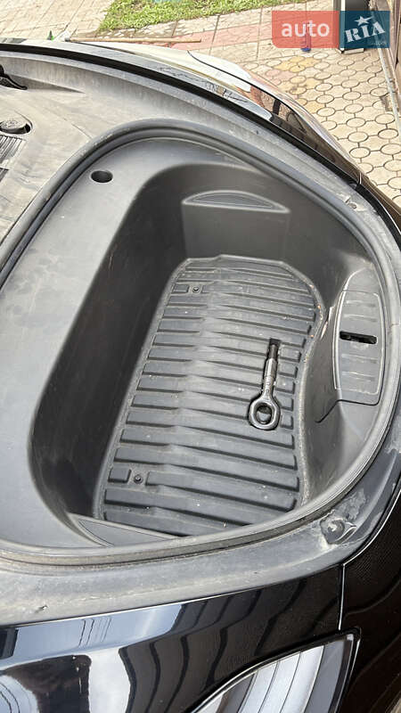 Седан Tesla Model 3 2022 в Виннице