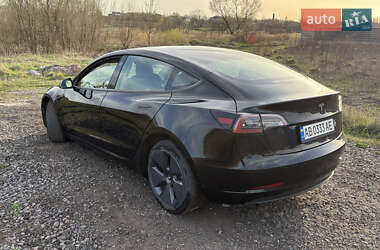 Седан Tesla Model 3 2022 в 