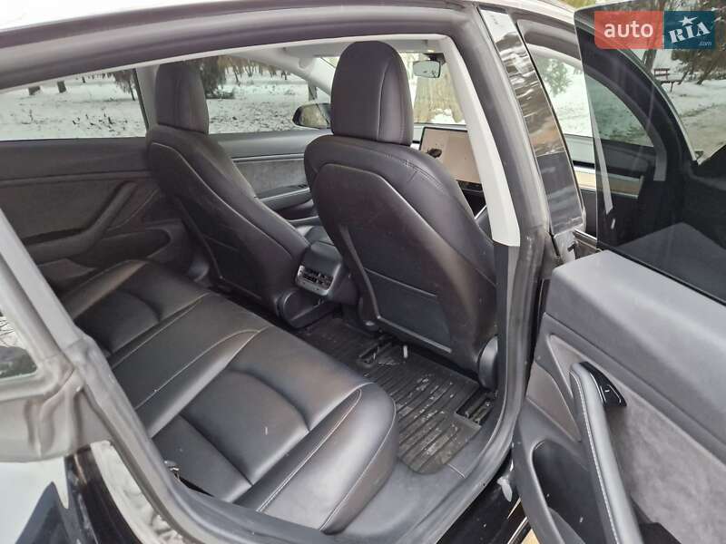 Седан Tesla Model 3 2018 в Ровно
