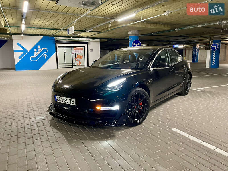 Седан Tesla Model 3 2018 в Києві