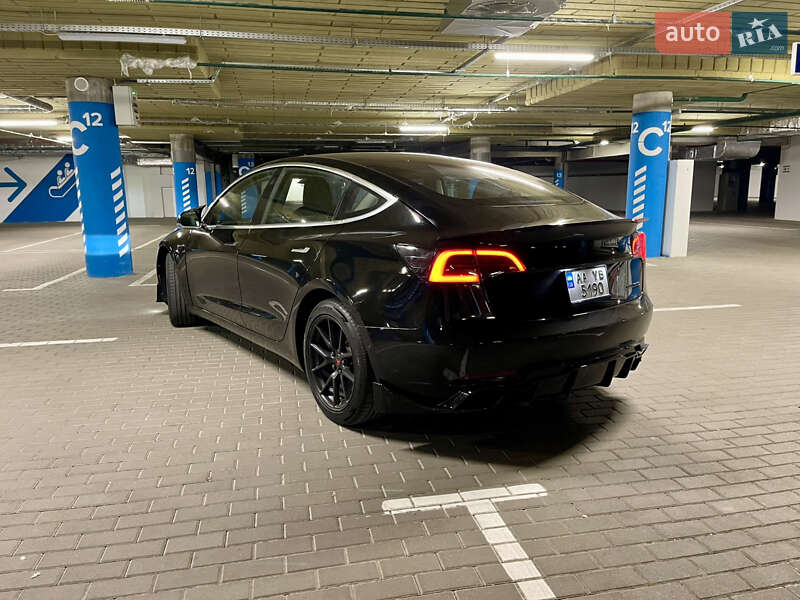 Седан Tesla Model 3 2018 в Києві
