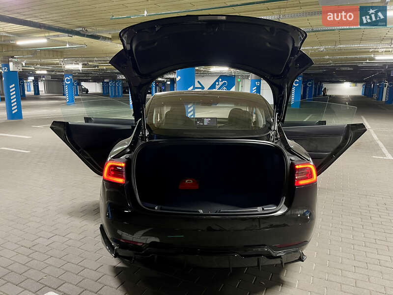 Седан Tesla Model 3 2018 в Києві