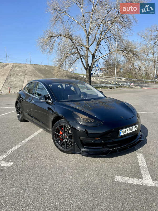 Седан Tesla Model 3 2018 в Києві