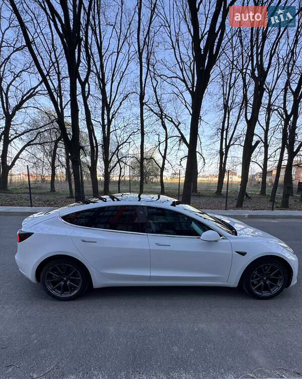 Седан Tesla Model 3 2018 в Киеве