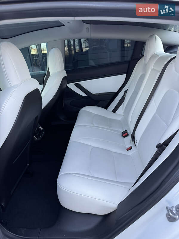 Седан Tesla Model 3 2018 в Киеве