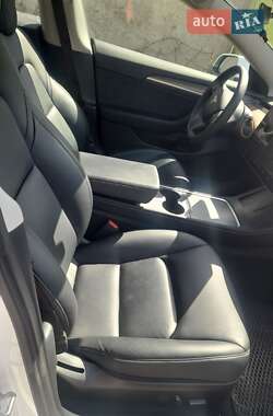 Седан Tesla Model 3 2021 в 