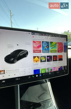 Седан Tesla Model 3 2019 в 