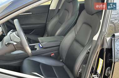 Седан Tesla Model 3 2023 в 