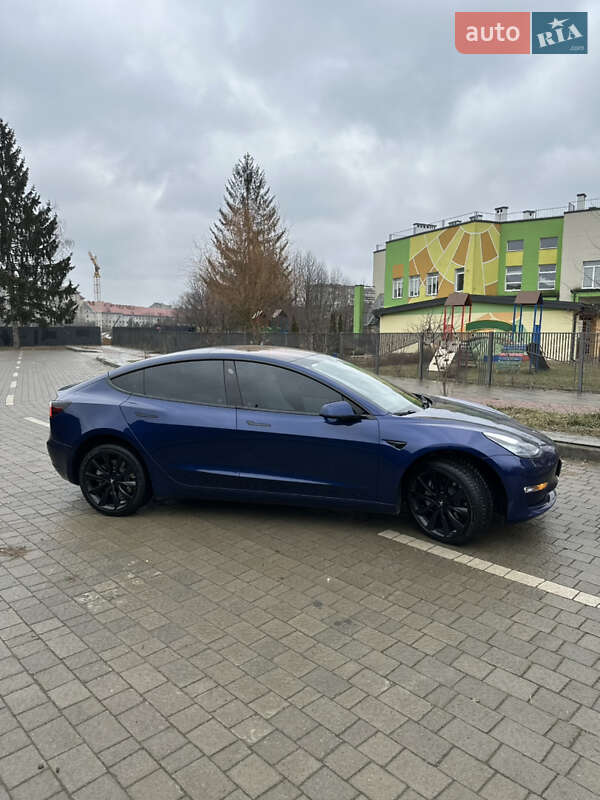 Седан Tesla Model 3 2018 в Тлумаче