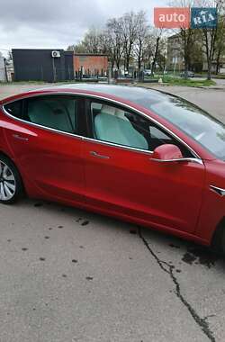 Седан Tesla Model 3 2019 в 