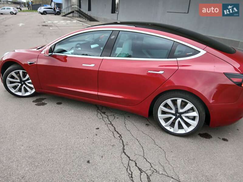 Седан Tesla Model 3 2019 в Львові