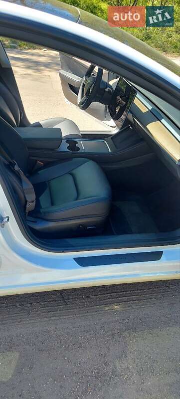 Седан Tesla Model 3 2022 в Днепре