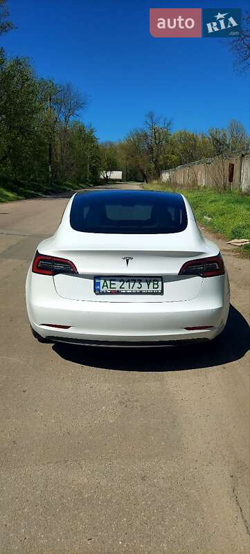 Седан Tesla Model 3 2022 в Днепре