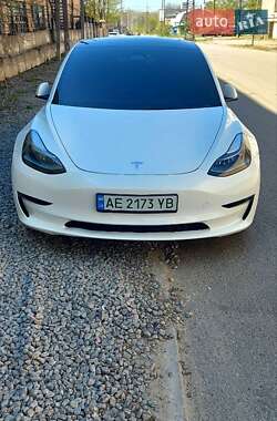 Седан Tesla Model 3 2022 в 
