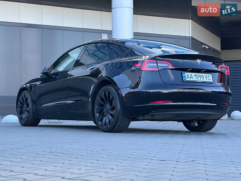 Седан Tesla Model 3 2022 в Киеве