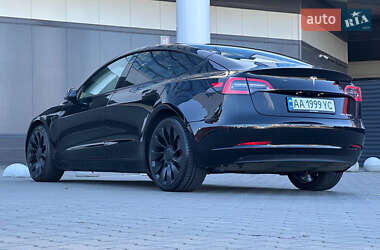 Седан Tesla Model 3 2022 в 