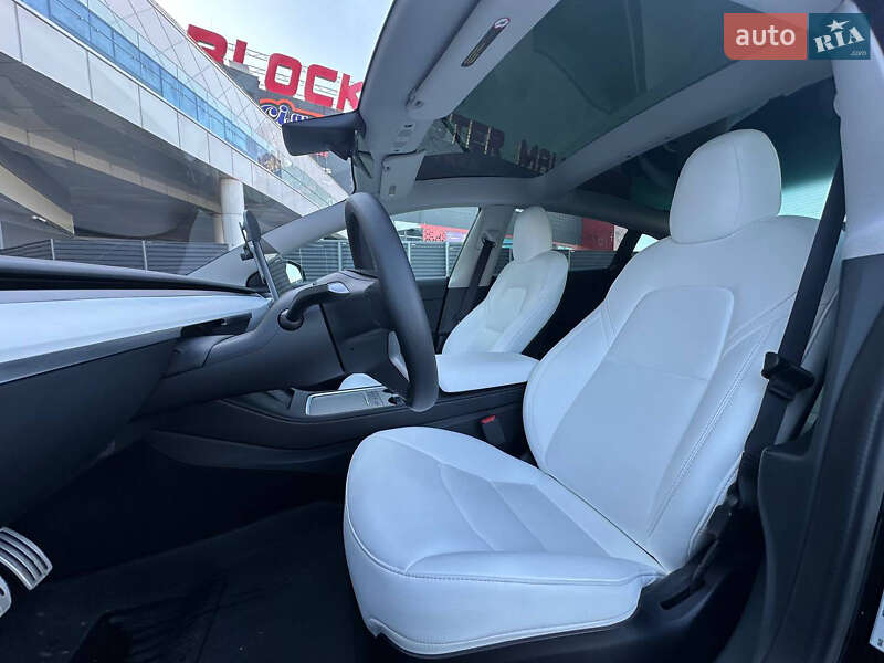 Седан Tesla Model 3 2022 в Киеве