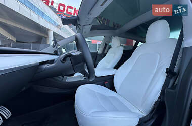 Седан Tesla Model 3 2022 в 