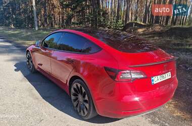 Седан Tesla Model 3 2022 в 