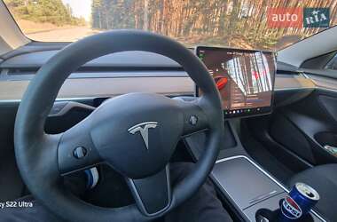 Седан Tesla Model 3 2022 в 