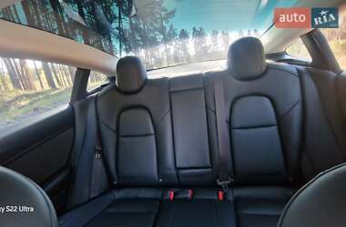 Седан Tesla Model 3 2022 в 