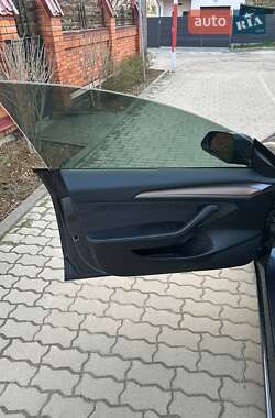 Седан Tesla Model 3 2022 в 